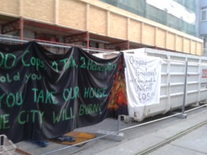Banner in front of Mühlfeldgasse 12